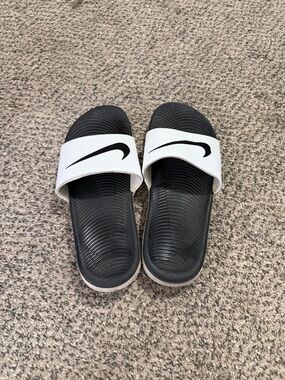 Nike White Strap Black Footbed Slide Sandals